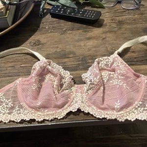 Wacoal Unlined two-tone cream and lavender lace 34DD bra